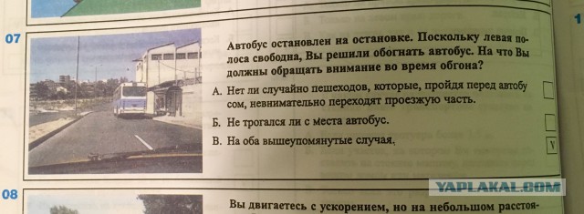 Женщина бросилась под колёса в Ижевске