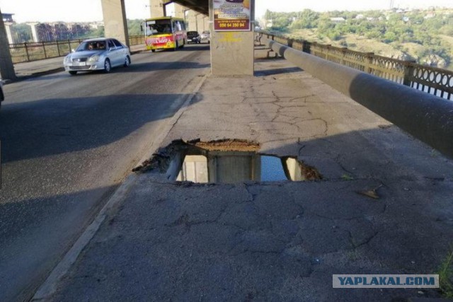 Во Львове снесли Монумент славы в честь советских воинов