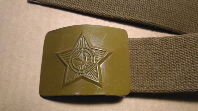 Кокарда из СССР. У вас была такая? Знаете, что она символизирует?