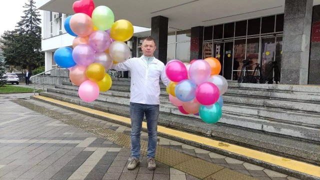 Воздушные шарики с ароматом фекалий подарили депутатам в Краснодаре