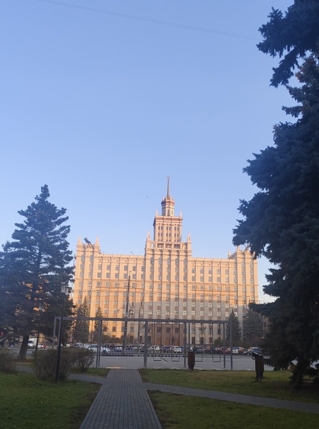 А из нашего окна...