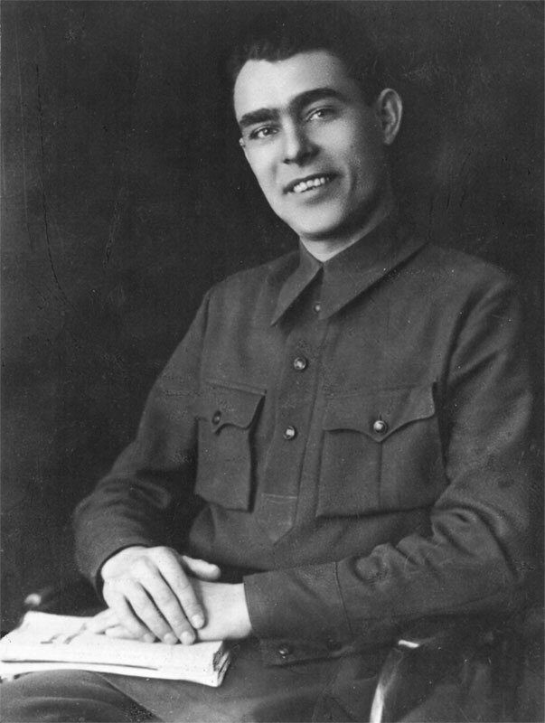 Леонид Ильич Брежнев - несколько фактов из жизни.