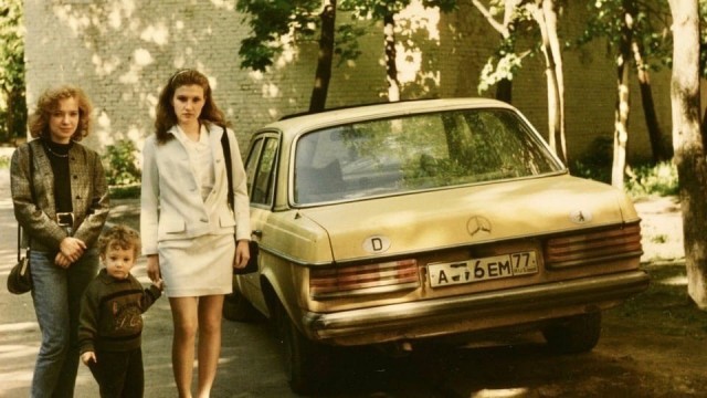 Девчата из 90-х и 00-х