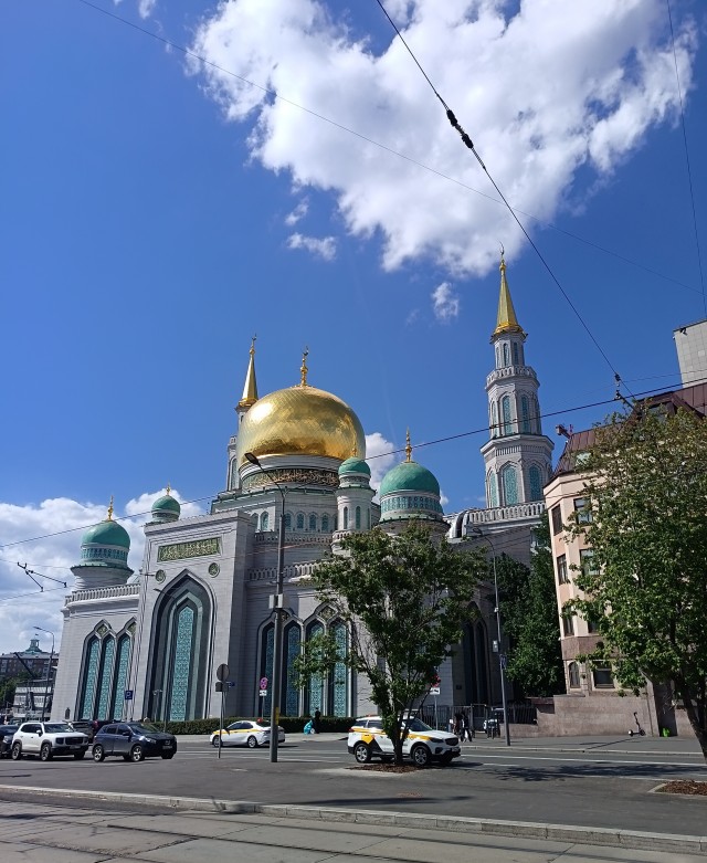 Шляюсь по  Москве