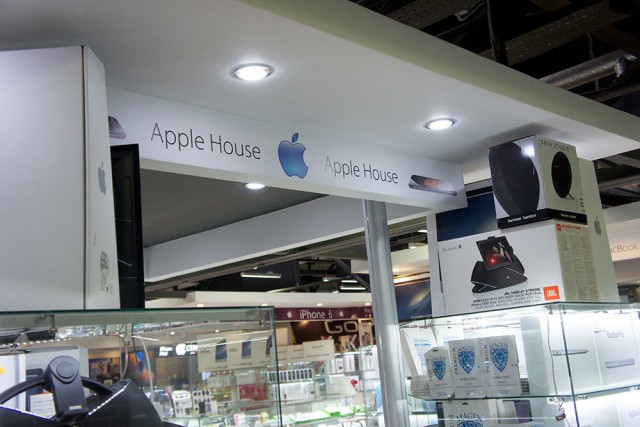 Как поживает техника Apple на «Горбушке» в кризис