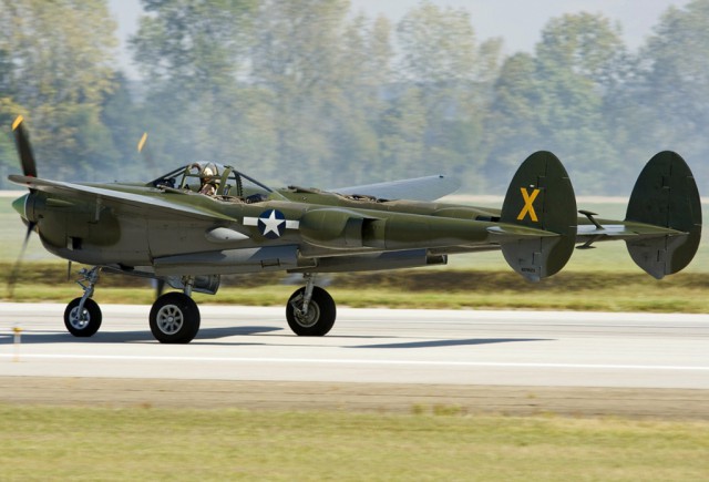 Многоцелевой истребитель P-38 «Lightning»