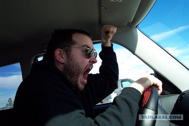 Автомобилист во Владивостоке избил девушку