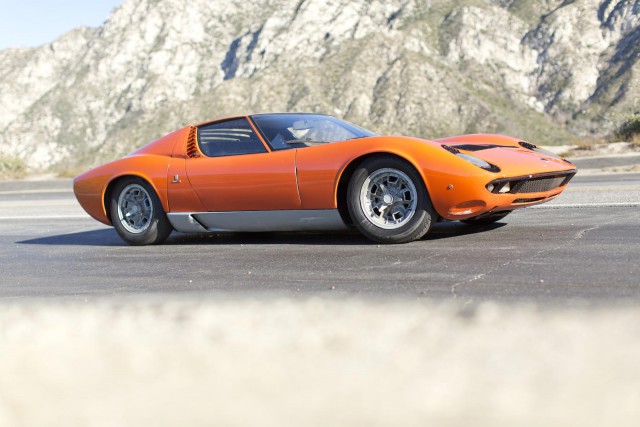 Семейная реликвия провела 28 лет в сарае: Lamborghini Miura P400
