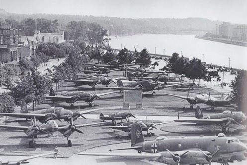 Выставка трофейного вооружения в парке Горького, 1943 г