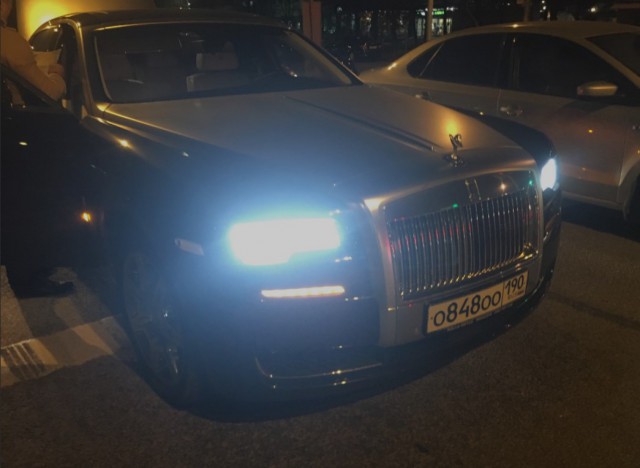 Парень на ВАЗе влетел в Rolls-Royce