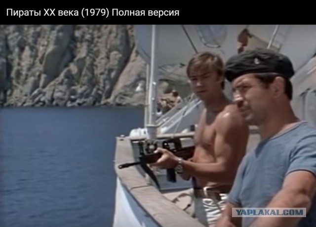 Одни и те же костюмы и предметы, которые появлялись в разных фильмах
