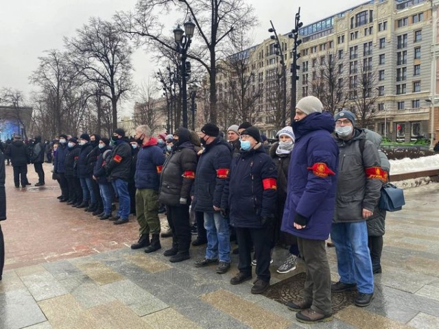 Во Владивостоке начались открытые столкновения протестующих с полицией