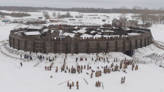 Жители Козельска против "Золотой Орды" - фильм "Злой город"