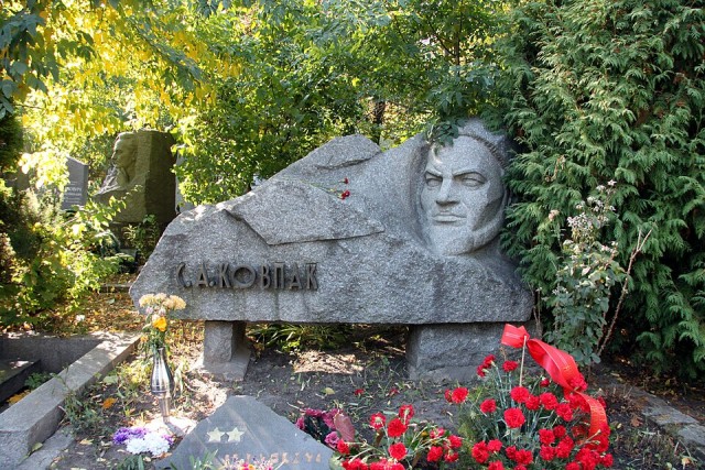 Славные сыны украинского народа Иван Кожедуб и Сидор Ковпак.  Пять Звёзд Героя Советского Союза на двоих.