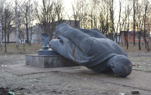 Памятники Ленину