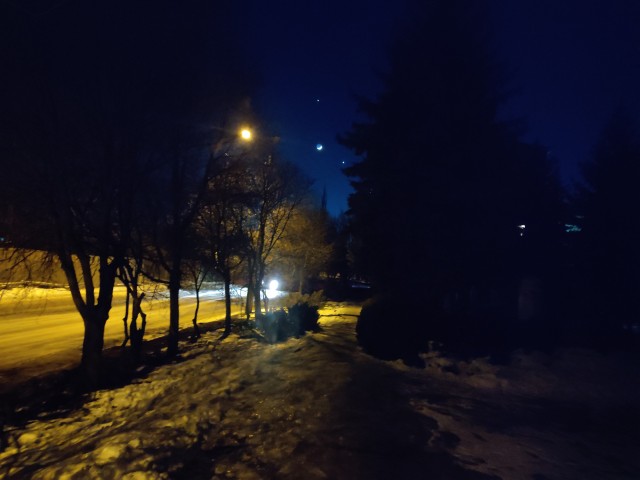 Сегодня и завтра на закате: Юпитер, Луна и Венера будут сиять на фоне вечерней зари