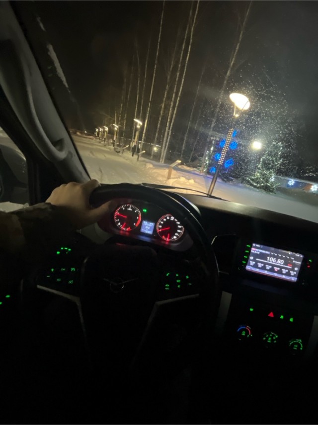 Бокал за тех, кто работает в новогоднюю ночь