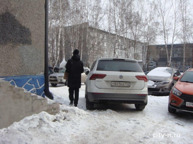 Новокузнечанина, внезапно скончавшегося в машине, дважды обокрали прохожие