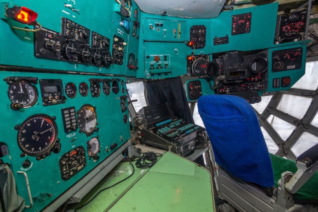Внутри самолета Ил-76Т.