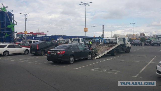 Эвакуаторы увозят псевдоинвалидов