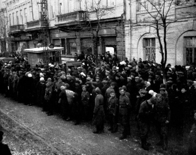 Зачем им дети?Чем дети мешают? Симферополь.Зима 1941 года.