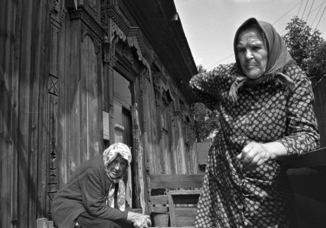 «Время было весёлое, обстановка творческая, люди открытые и дружные, на лавочке можно было всегда выпить вина»