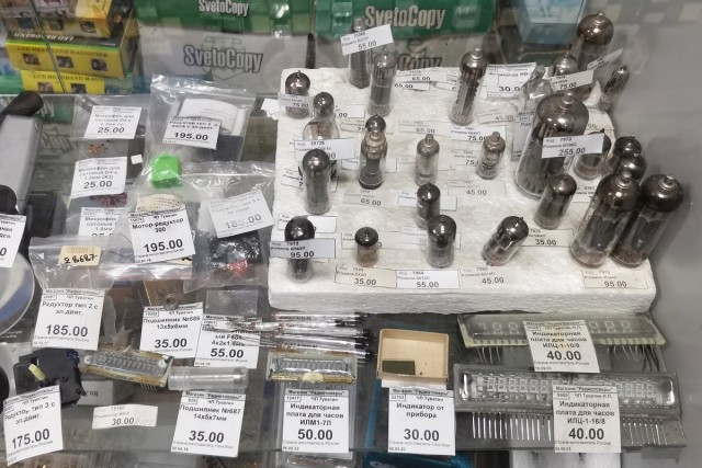 Где купить советские радиолампы и антикварные реле? Магазин «Радиотовары» в Саратове, который можно посещать как музей