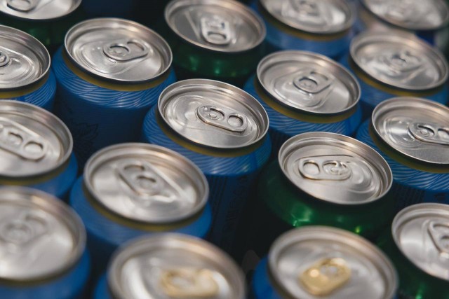 Роспотребнадзор нашел на банках с газировкой кишечную палочку