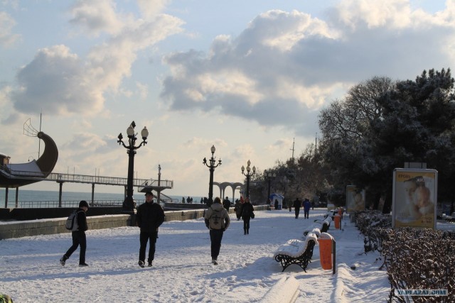 Пляж в ледяной глазури
