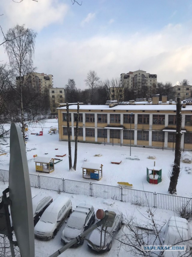 Невероятно красивый видеопролёт в 8k над зимним Санкт-Петербургом