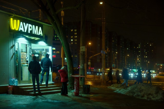 Фотограф снимает окраины города, превращая действительность в кадры «Бегущего по лезвию»