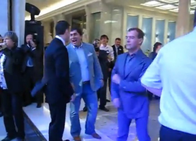 Захарова станцевала лезгинку