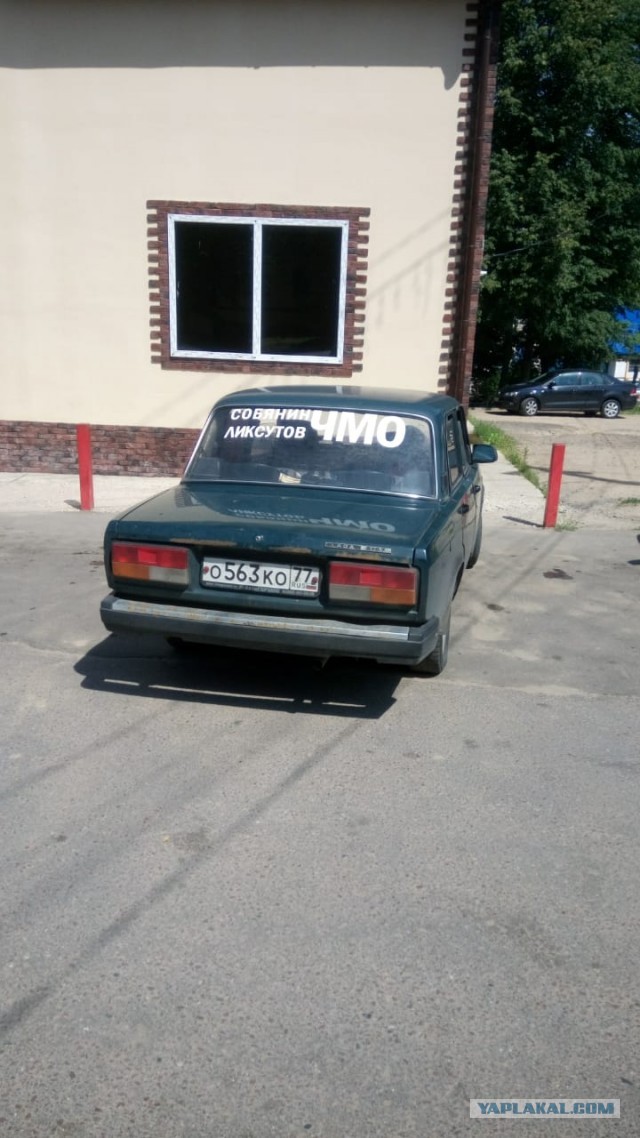 В Госдуме предложили регламентировать надписи на стеклах автомобилей