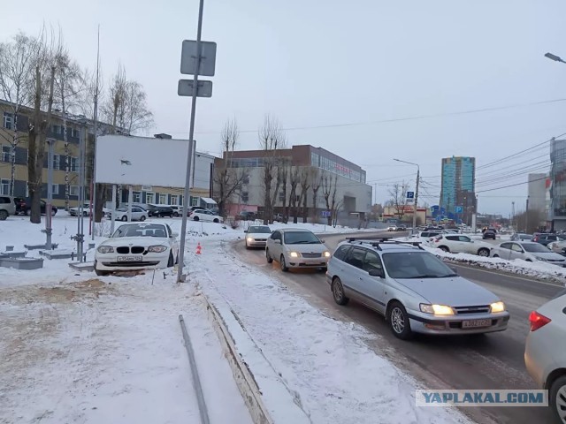 "Да всего-то полбутылки вина выпила, чего там. А этот шкет вообще дорогу перебегал"