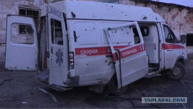 Удар по карете скорой помощи и МЧС
