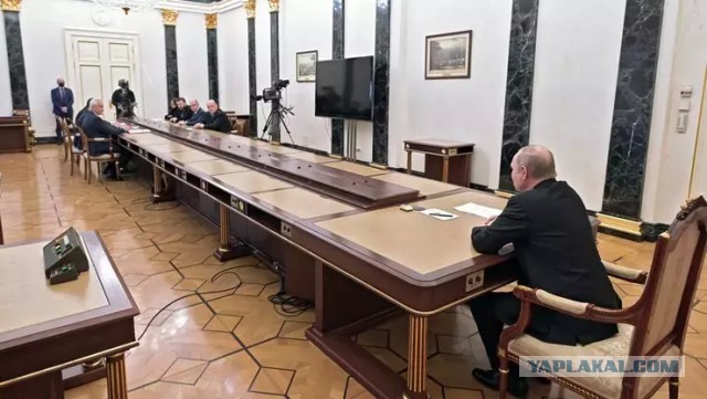 Заправка где-то в Донецкой области