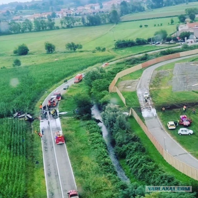 Самолёт ВВС Италии разбился во время тренировочного полёта, пилот успел катапультироваться