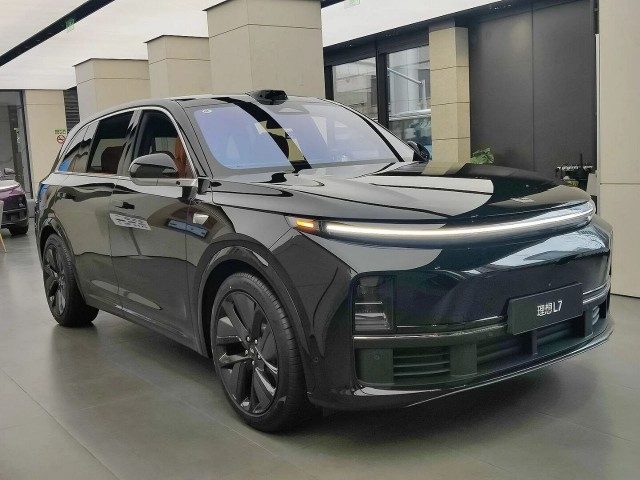 Алиханов сообщил о планах Lixiang открыть дилерский центр в РФ до конца года