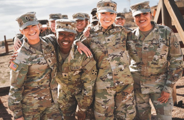 Как американские женщины-военнослужащие устроили настоящий пyбличный дом на базе Форт-Худ?