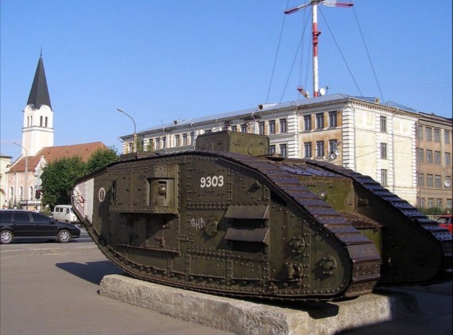 Первый танк .