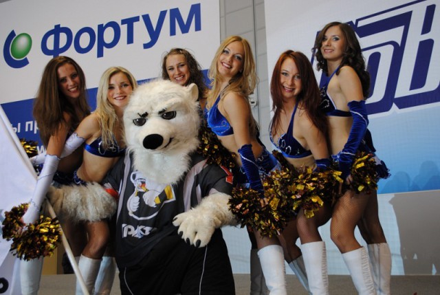 Девушки в КХЛ