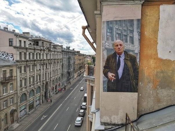 Бродский снова появился в Санкт-Петербурге. Портрет спрятали от коммунальщиков на одной из крыш