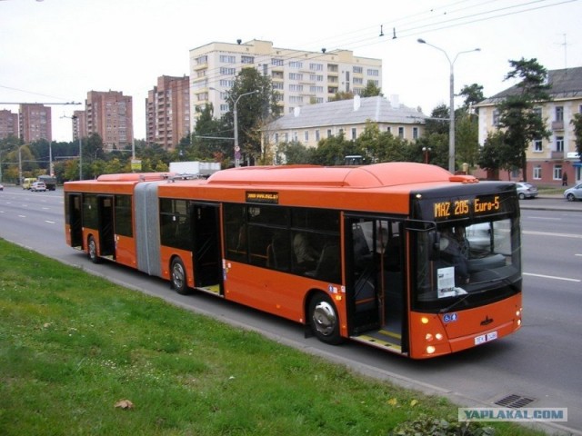 Женщина вывалилась из маршрутки