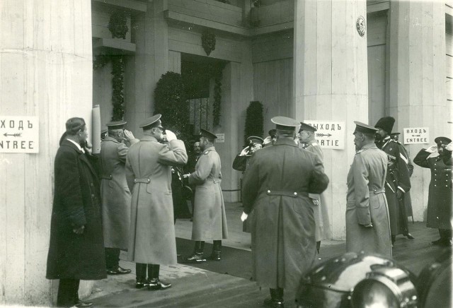 Международная автомобильная выставка в Михайловском манеже. 1913г.