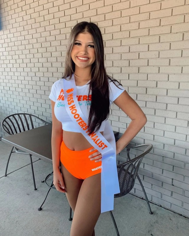 Сексуальные официантки Hooters