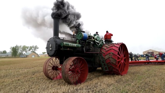 John deere выходит на поле