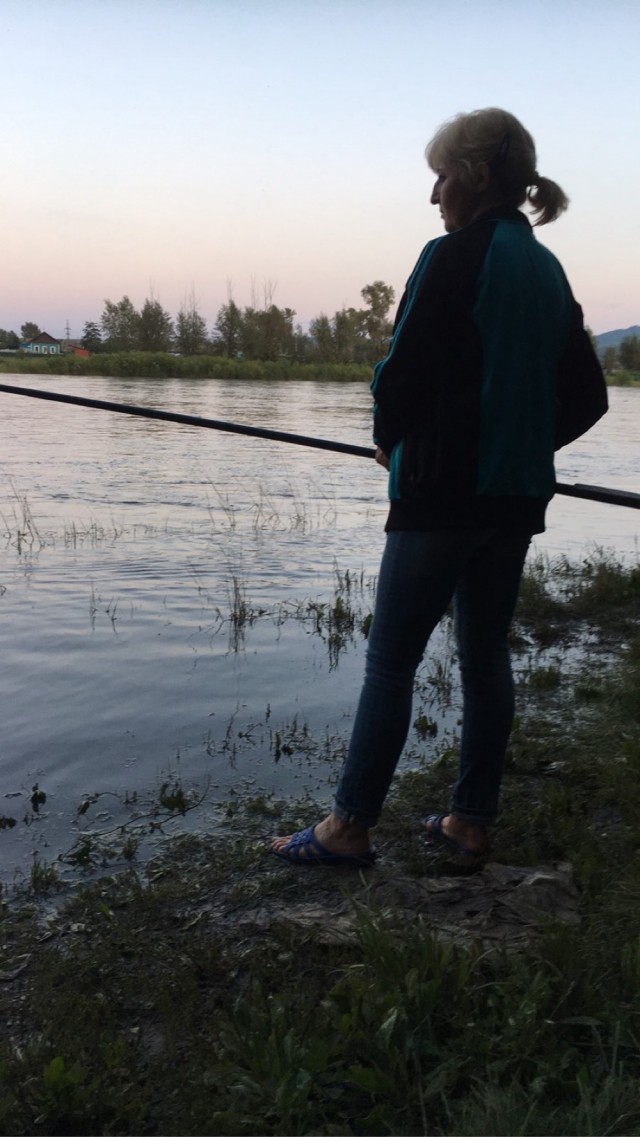 Когда взял девушку на рыбалку