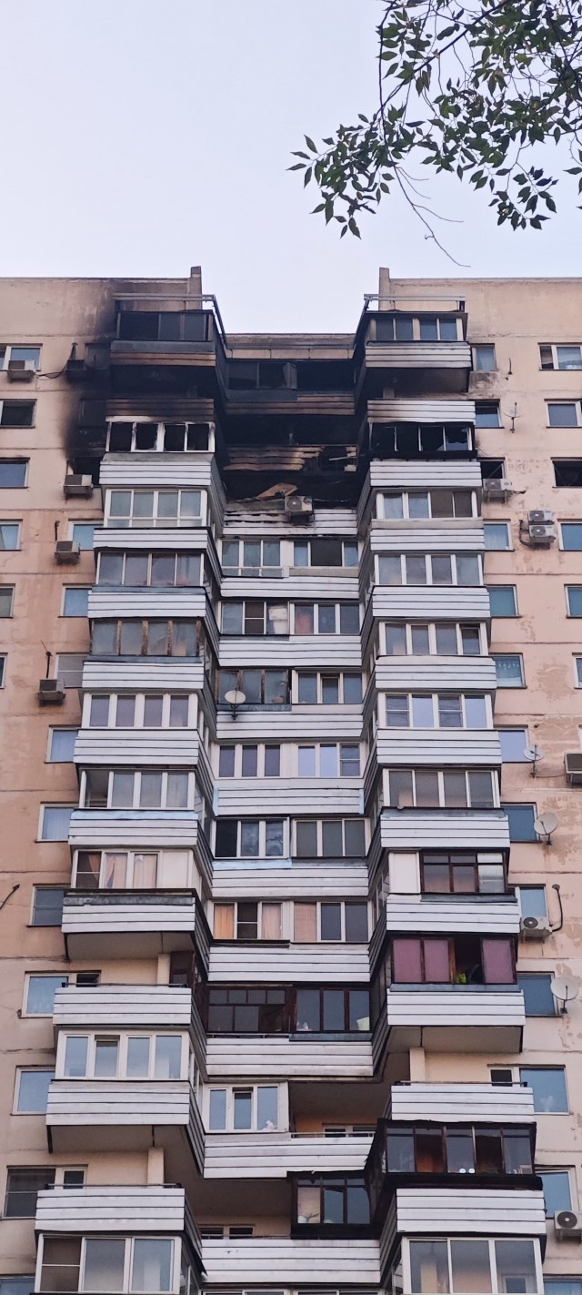 Два человека пострадали от сильного пожара в многоэтажке в Северном Чертаново