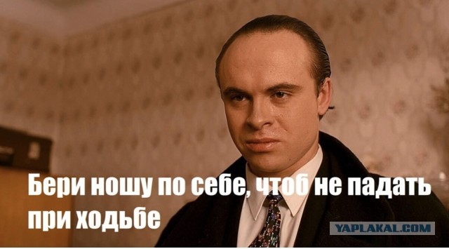 Плавучий кран перевернулся в Южной бухте Севастополя на территории морского завода