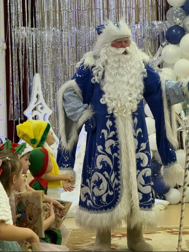 Отец закатил истерику в детском саду из-за конфет в Челябинске.